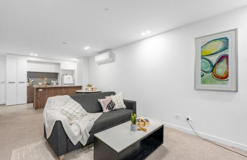 Dickson Apartment | Charming 1 Bedroom Apartment in Dickson with Parking