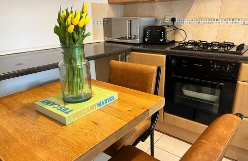 Southfields Apartment | Charming 1-bedroom apartment Southfields, London