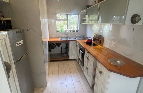 Cape Peninsula Cottage | Charming 1-bedroom cottage in delightful conservation village in Cape Town