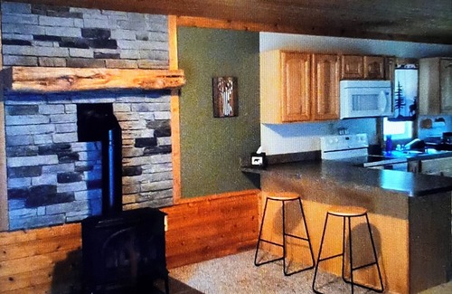 Franklin Cabin | Charming 1-bedroom cabin in fabulous Franklin with AC, WiFi.