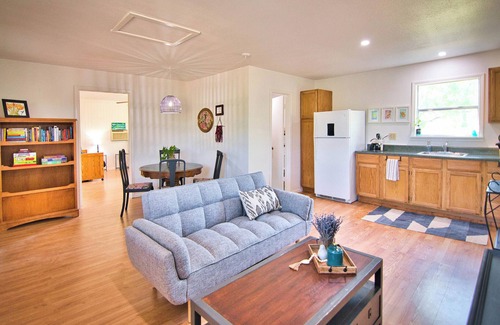 Mason Cabin | Charming 1-bedroom cabin with WiFi, AC 9 miles N. of Mason, TX
