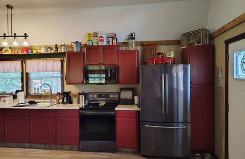 Quitman Cabin | Charming 1-bedroom cabin in Quitman Texas on World famous Lake Fork sleeps 4