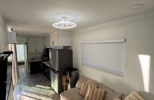 Mesa House | Charming 1-bedroom casita in peaceful Mesa with pickleball sports court.