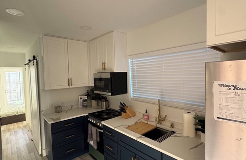 Mesa House | Charming 1-bedroom casita in peaceful Mesa with pickleball sports court.