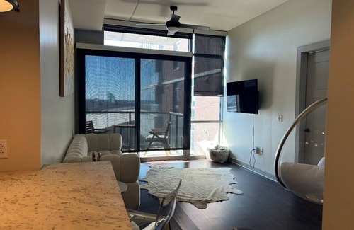 Uptown Condo | Charming 1-bedroom condo in fabulous Victiry Park Dallas with fitness room, WiFi