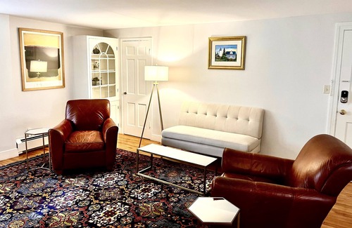 Salem Apartment | Charming 1 Bedroom Condo on Salem Common, Parking