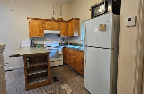 Midtown Cottage | Charming 1-bedroom cottage in Augusta with WiFi and AC