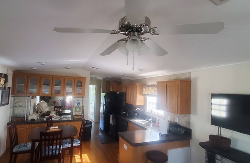 Venice Cottage | Charming 1-bedroom cottage in Ramblers Rest Resort Venice FL