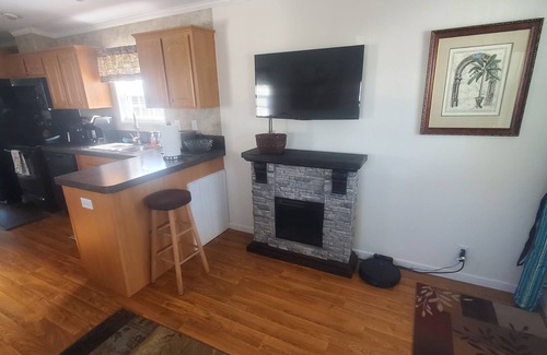 Venice Cottage | Charming 1-bedroom cottage in Ramblers Rest Resort Venice FL