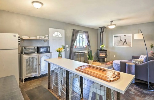 Bend Cottage | Charming 1-bedroom cottage in welcoming Bend with AC