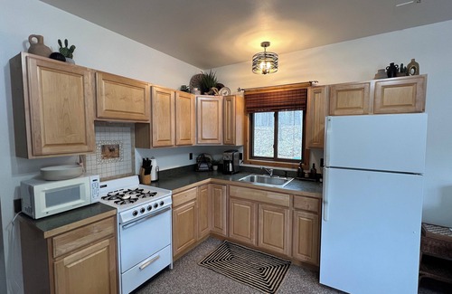 Branch Cabin | Charming 1-bedroom garage cabin/in-law suite in Branch