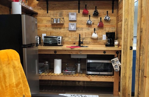 Lacamp Apartment | Charming 1-bedroom guesthouse with all the amenities for your stay.