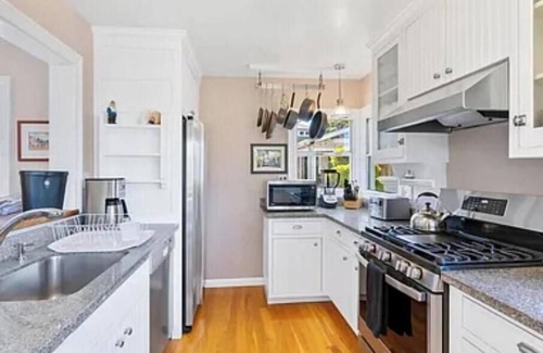 Opal Cliffs House | Charming 1-bedroom house in nice Santa Cruz with AC, WiFi