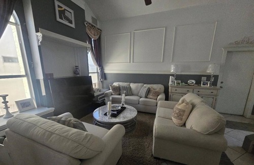 Las Vegas House | Charming 1-bedroom house in amazing Las Vegas with AC, fitness room
