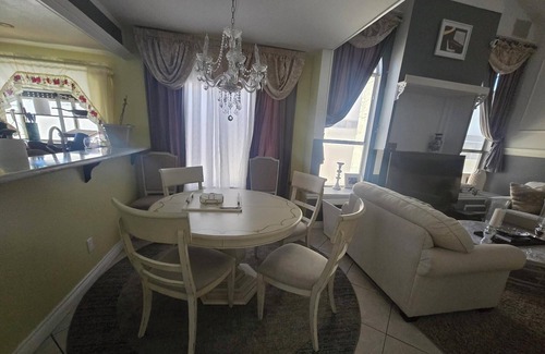 Las Vegas House | Charming 1-bedroom house in amazing Las Vegas with AC, fitness room