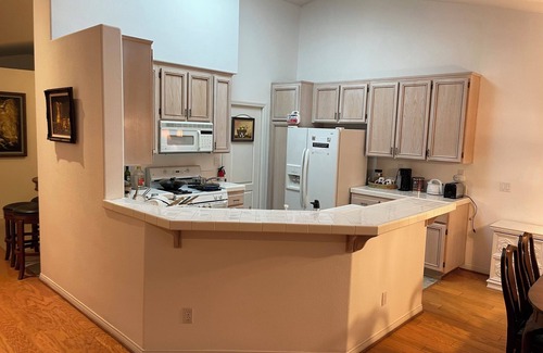 North Valley House | Charming 1-bedroom house in wonderful Oceanside with AC, WiFi
