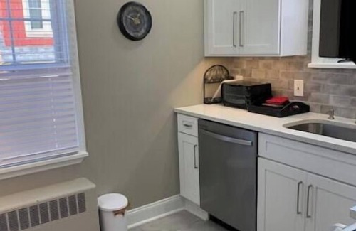 Village of Waterford House | Charming 1-bedroom house in enchanting Waterford with WiFi, fitness room
