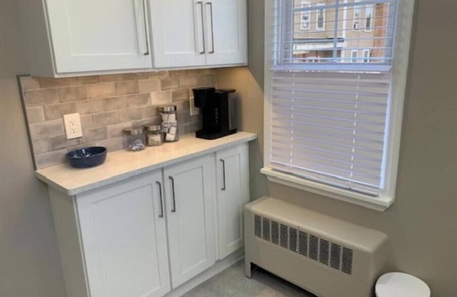 Village of Waterford House | Charming 1-bedroom house in enchanting Waterford with WiFi, fitness room