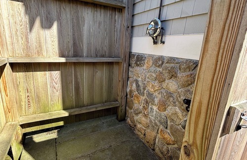 Falmouth House | Charming 1-bedroom house in W. Falmouth w yard, near Chapoquoit Beach, bike path