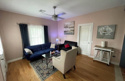 Governmental Mall House | Charming 1-bedroom house with WiFi - Unit #2
