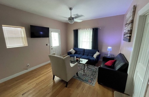 Governmental Mall House | Charming 1-bedroom house with WiFi - Unit #2