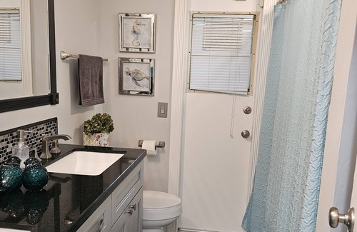 Sunrise House | Charming 1-bedroom house with WiFi, AC in beautiful Sunrise