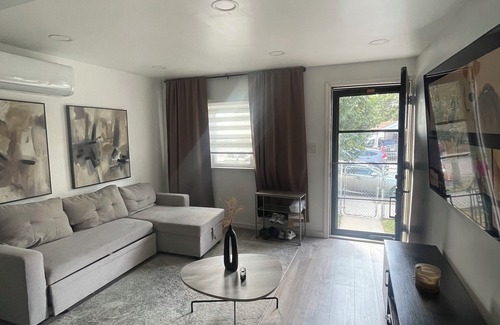 Queens House | Charming 1-bedroom house in nice Queens with AC
