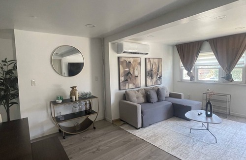 Queens House | Charming 1-bedroom house in nice Queens with AC