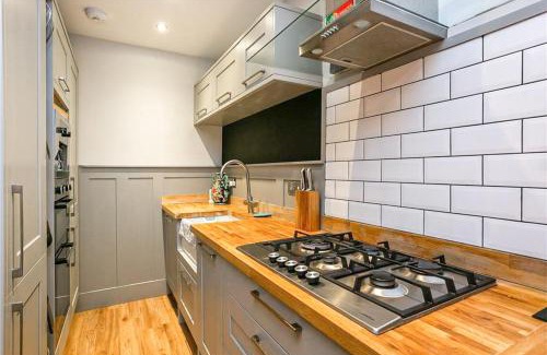 West End Apartment | Charming 1 Bedroom in Edinburgh's West End