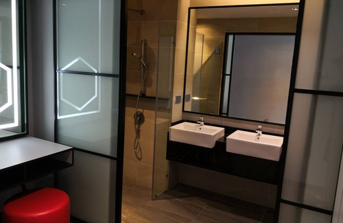 Medan Tuanku Hotel | Charming 1-bedroom hotel with pool