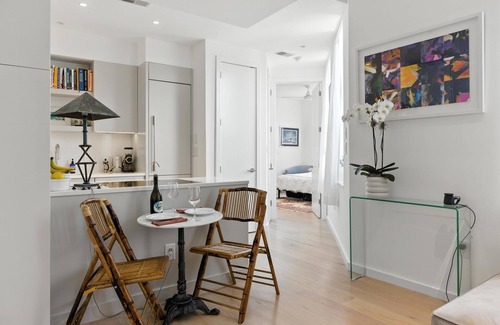 Harleston Village Condo | Charming 1-bedroom Pied-à-terre on Colonial Lake