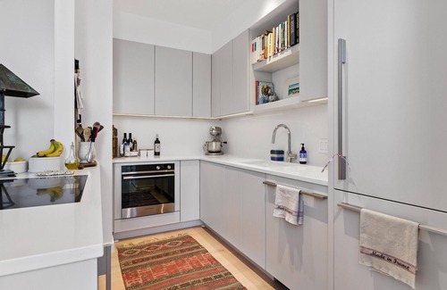 Harleston Village Condo | Charming 1-bedroom Pied-à-terre on Colonial Lake