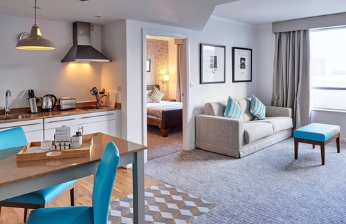 The Docks Apartment | Charming 1 Bedroom Suite | Business Centre On-Site + Free Wi-Fi + Complimentary Breakfast