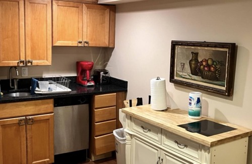 Yorktown Apartment | Charming 1-Bedroom Spacious Basement Close to DC - Pets Allowed.