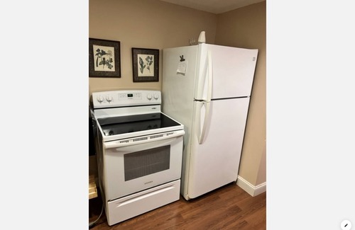 Yorktown Apartment | Charming 1-Bedroom Spacious Basement Close to DC - Pets Allowed.