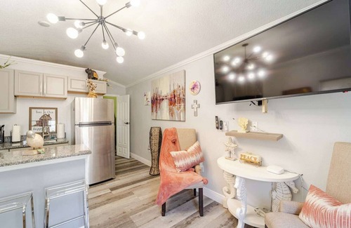 West Samoset House | Charming 1-bedroom Tiny house with WiFi, AC in Bradenton