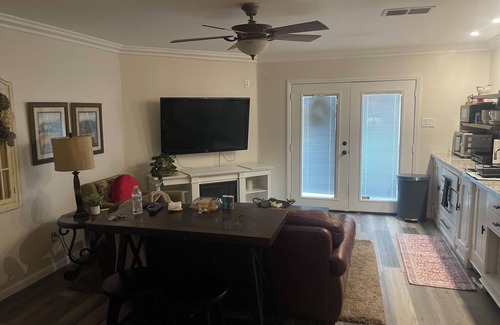 Bakersfield Apartment | Charming 1-bedroom apartment in lovely Bakersfield with AC, WiFi