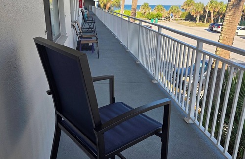 Cocoa Isles Condo | Charming 1-bedroom condo in amazing Cocoa Beach with AC