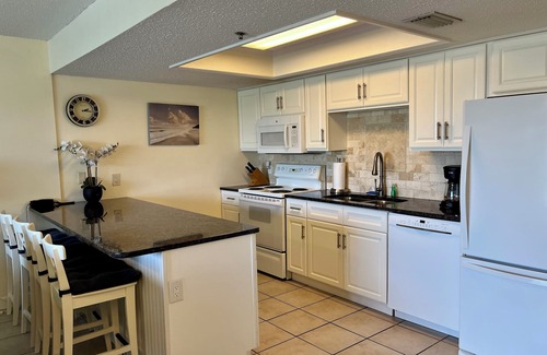 Indian Shores Condo | Charming 1 Bedroom Condo on Gulf of Mexico Beach