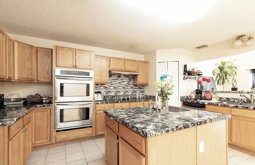 Northside Villa | Charming 1-bedroom villa in Jacksonville with AC, working desk , WiFi
