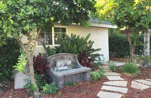 Lake Balboa House | Charming 1-bedroom house in awesome Los Angeles with AC, WiFi, Pool