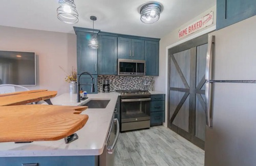 Ferrysburg Condo | Charming 1-bedroom waterfront condo in fabulous Spring Lake.