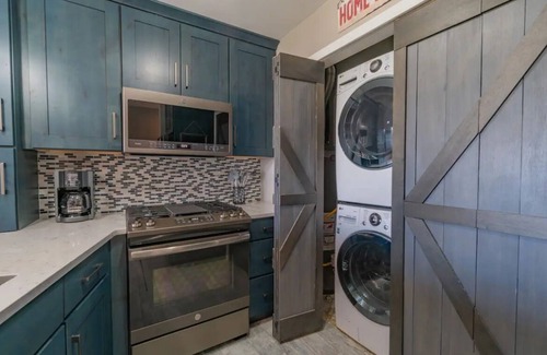 Ferrysburg Condo | Charming 1-bedroom waterfront condo in fabulous Spring Lake.