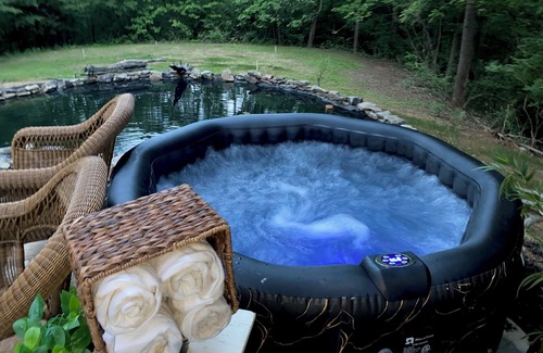 Jasper Cottage | Charming 1-bedroom cottage on pond with hot tub in delightful Talking Rock.
