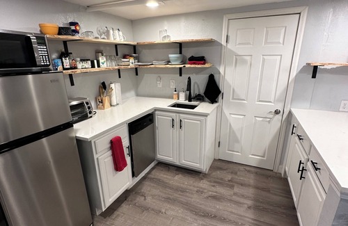 Washington Park West Apartment | Charming 1 bedroom Wash Park guest suite w/fireplace