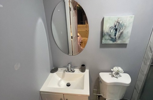 Tamarac House | Charming 1-bedroom with private entrance Tamarac.