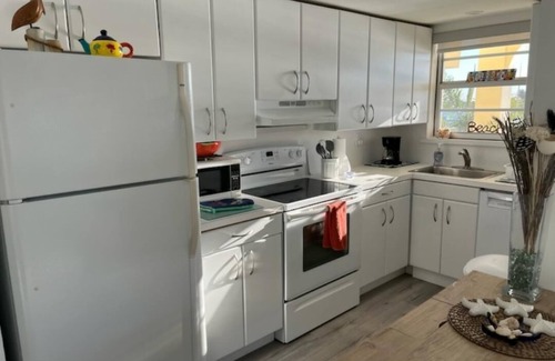 Barrier Island Condo | Charming 1-BR condo on Fort Lauderdale Beach, breathtaking Waterfront Views