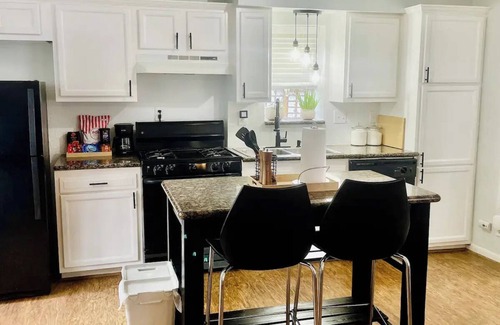 MacGregor House | Charming 1-BR in Houston with Full Kitchen, Laundry Room, AC, and hi-speed WiFi