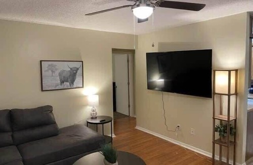 Lawton Apartment | Charming 1-BR upstairs apartment near Fort Sill!