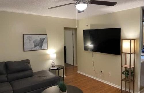 Lawton Apartment | Charming 1-BR upstairs apartment near Fort Sill!